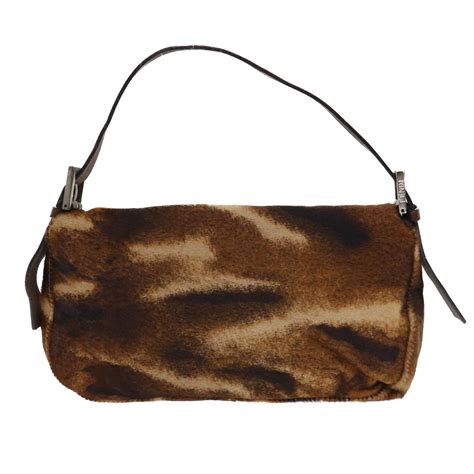 sac fendi fourrure|Sac Baguette Fourrure Beige .